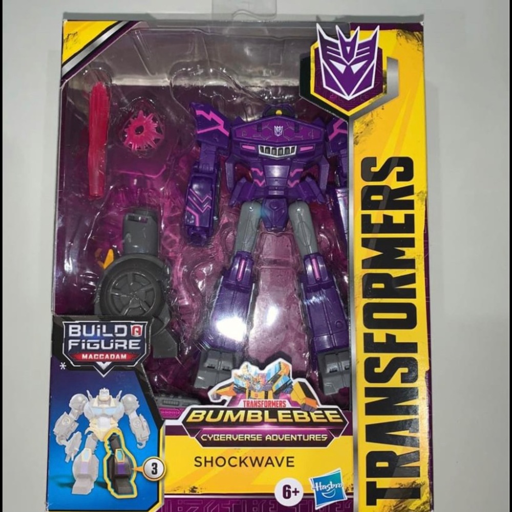 New Transformers Bumblebee Shockwave - image 1